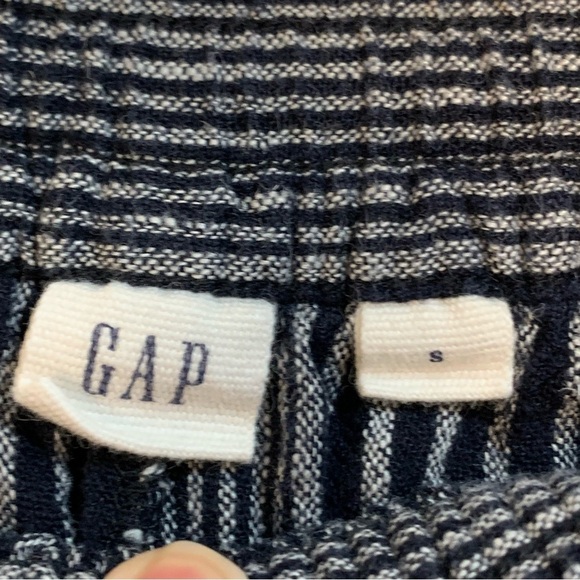 Gap navy stripe flowy boho short with stretch elastic pull tie waist. Size S - Picture 3 of 8